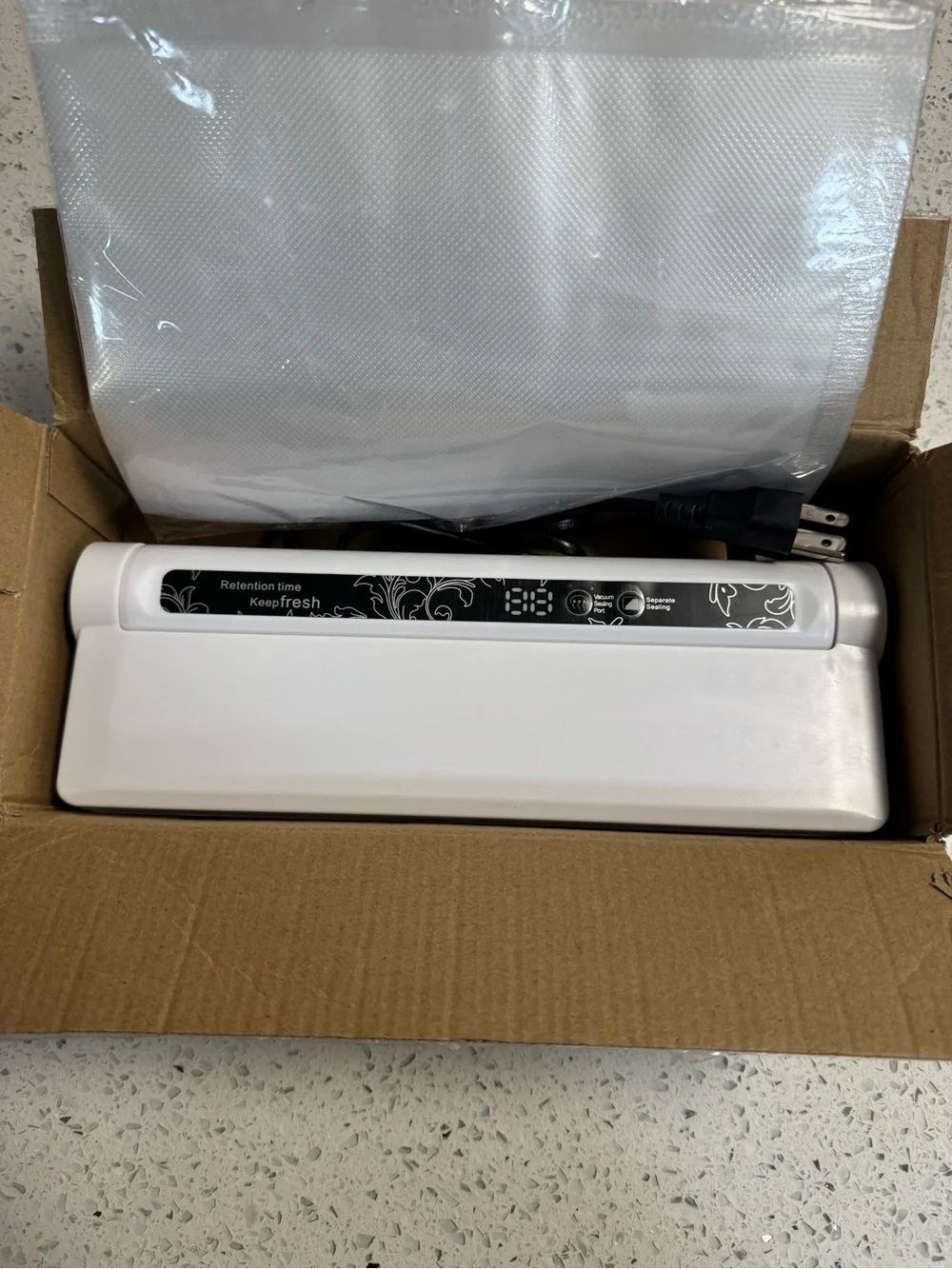 Vacuum Sealer in White - Compact Food Sealing Machine